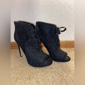 Selling these black cute lace heels
